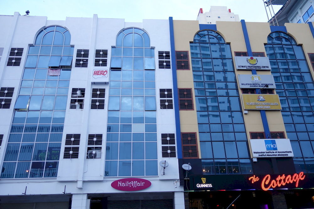 Hero Hostel Kuching Exteriör bild