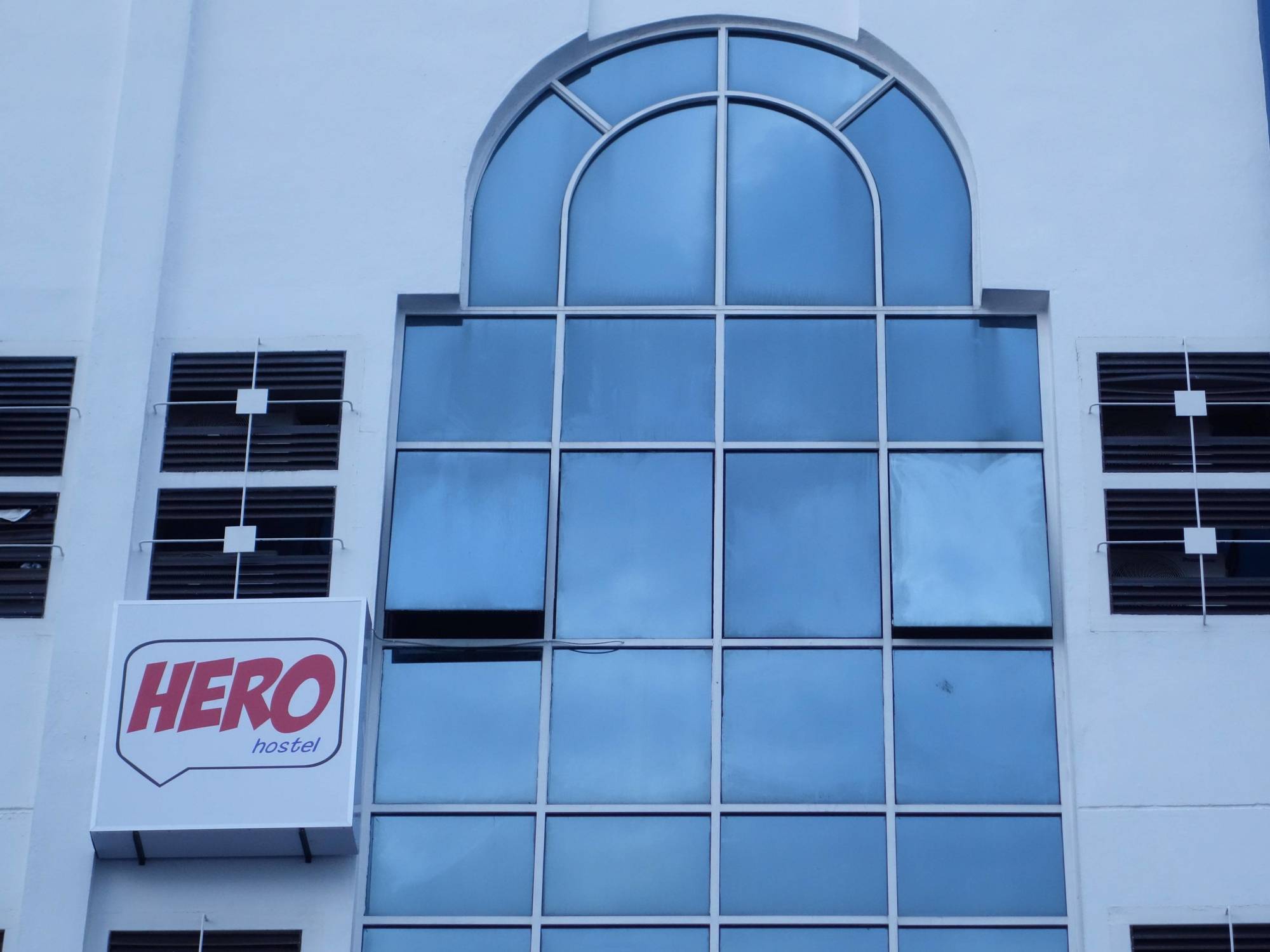 Hero Hostel Kuching Exteriör bild