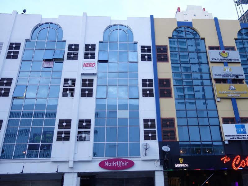 Hero Hostel Kuching Exteriör bild
