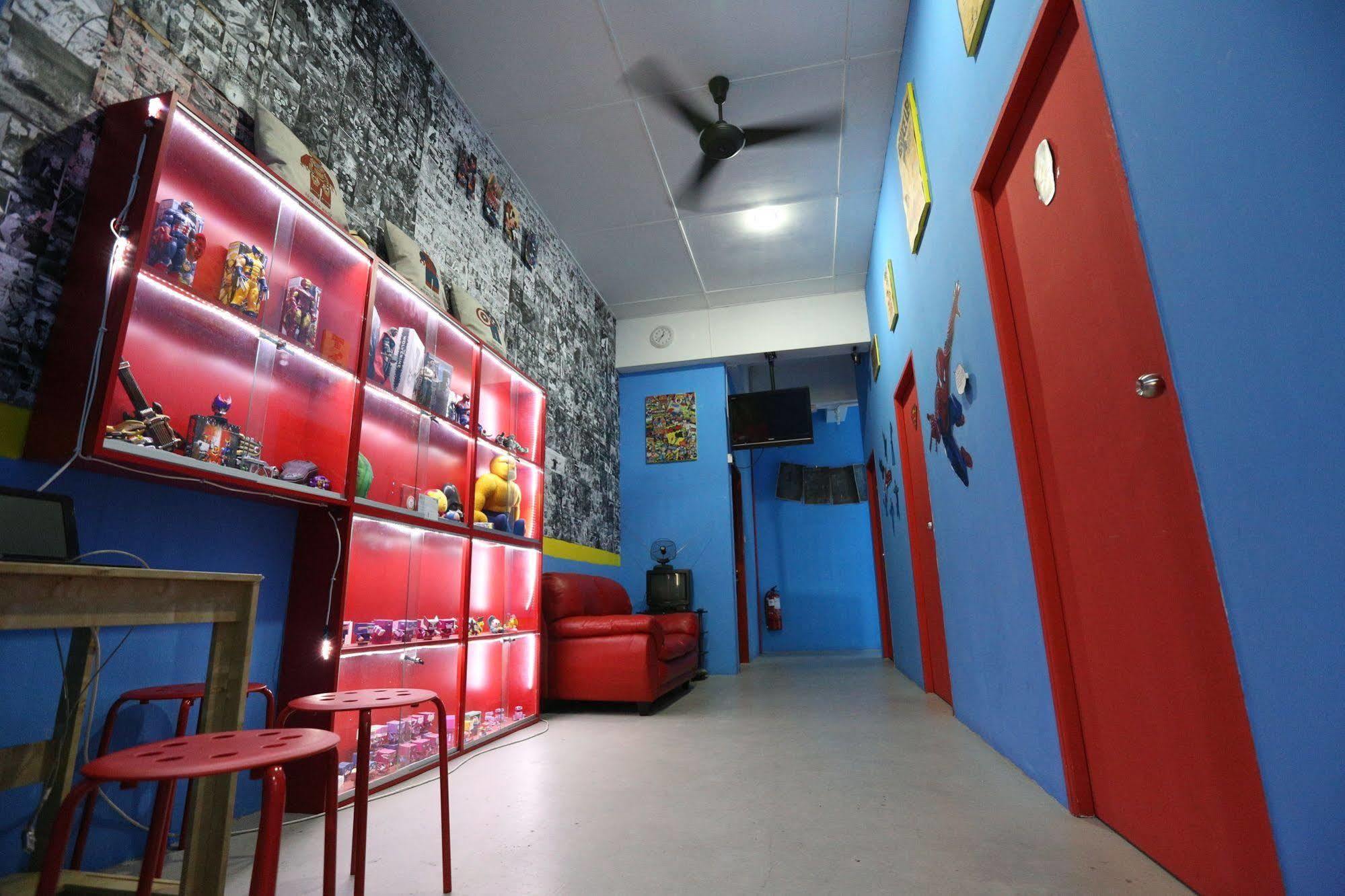 Hero Hostel Kuching Exteriör bild