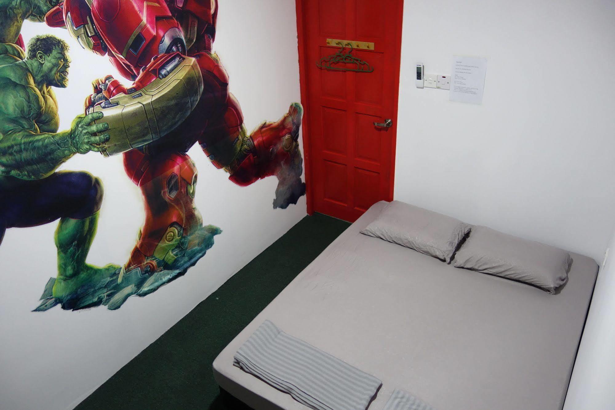 Hero Hostel Kuching Exteriör bild