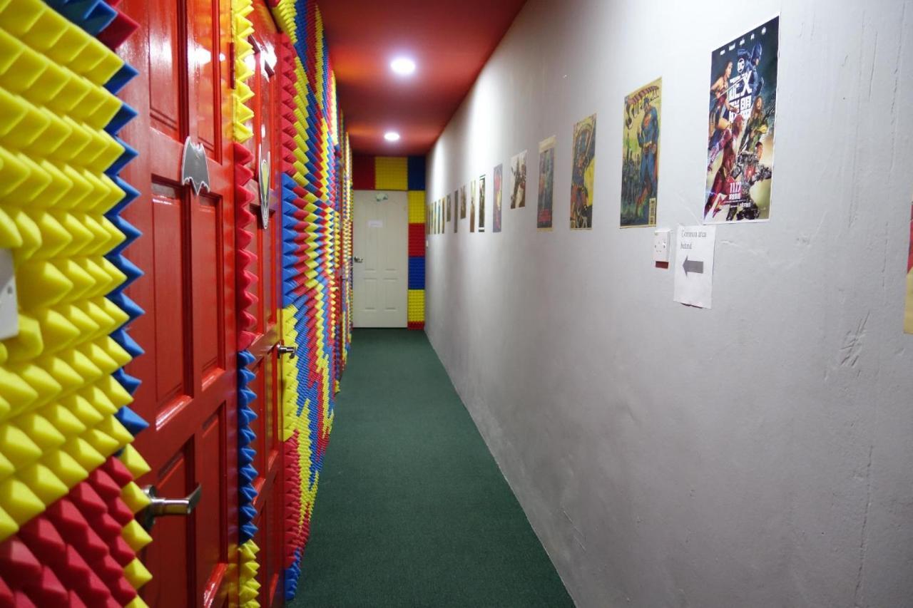 Hero Hostel Kuching Exteriör bild