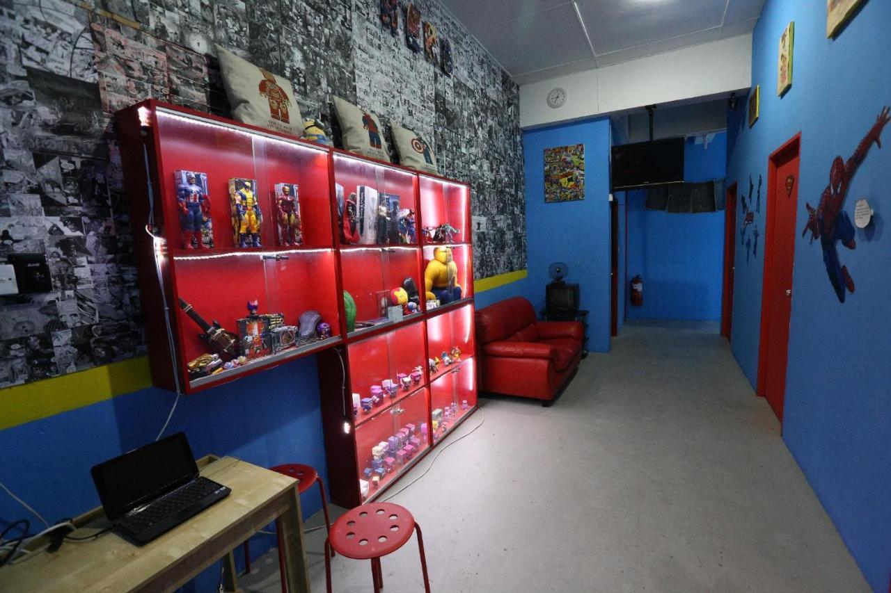 Hero Hostel Kuching Exteriör bild