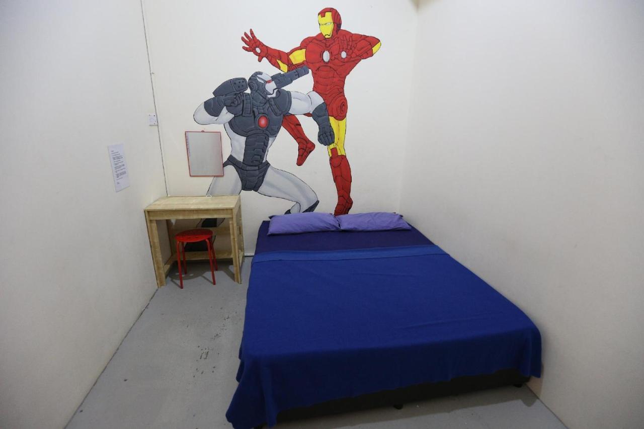 Hero Hostel Kuching Exteriör bild
