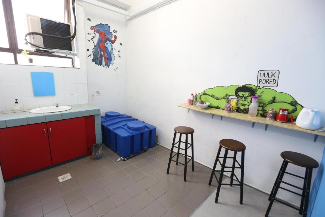 Hero Hostel Kuching Exteriör bild