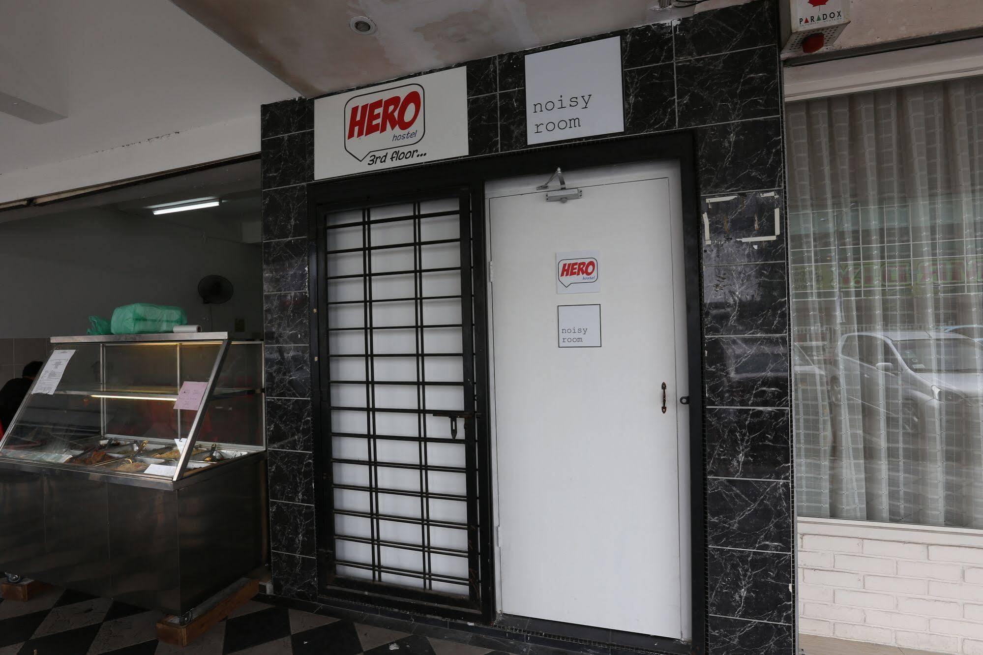 Hero Hostel Kuching Exteriör bild